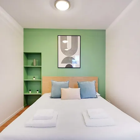 Enchanting 2 Bdr Parisian Appartement Parijs