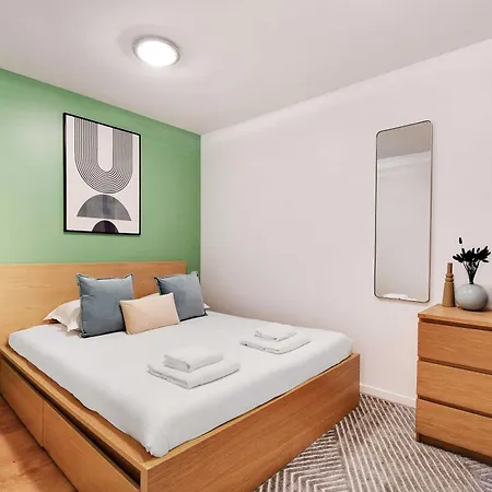 Enchanting 2 Bdr Parisian *